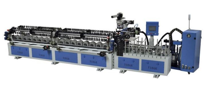 Machine d'emballage de profil&eacute;s en papier